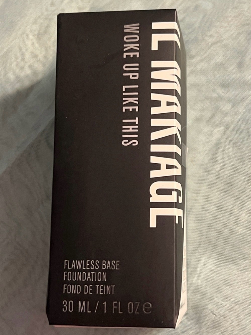 IL MAKIAGE Flawless Base Foundation - Black Packaging